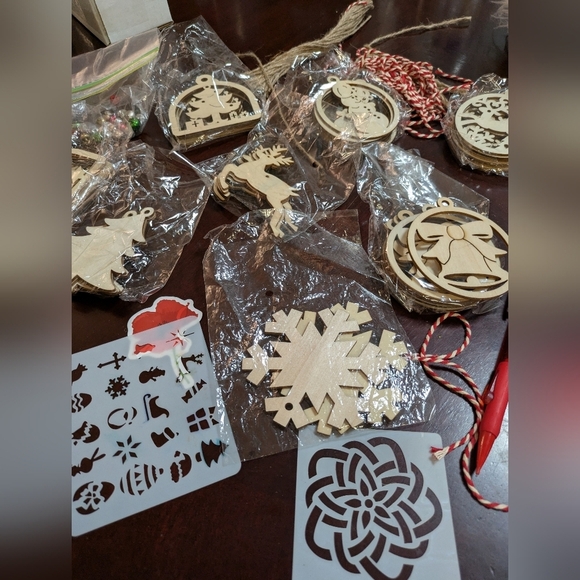 Wooden Christmas Tree Ornaments Set 100 Psc - Picture 3 of 10